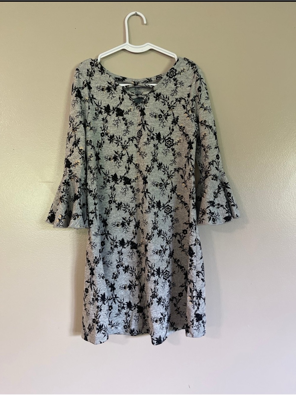 Arizona Jean Company Gray floral print bell sleeve girls dress small